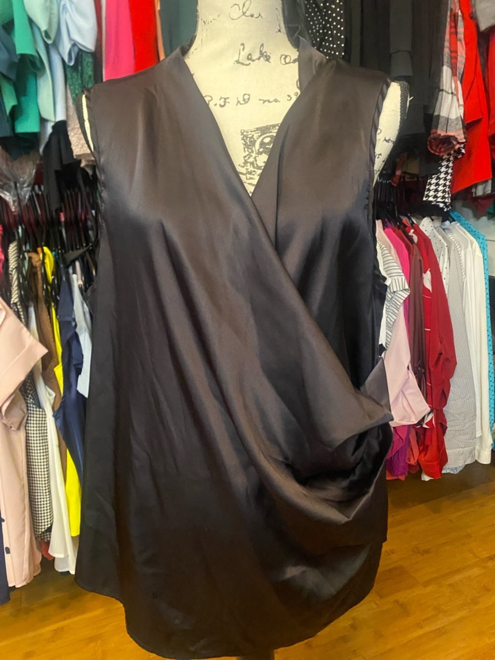 SHEIN Black Satin Drape V-Neck Sleeveless Top